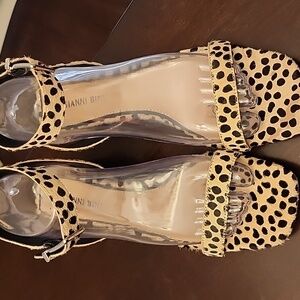 NWT Gianni Bini Cheetah Print Sandals Sz 8